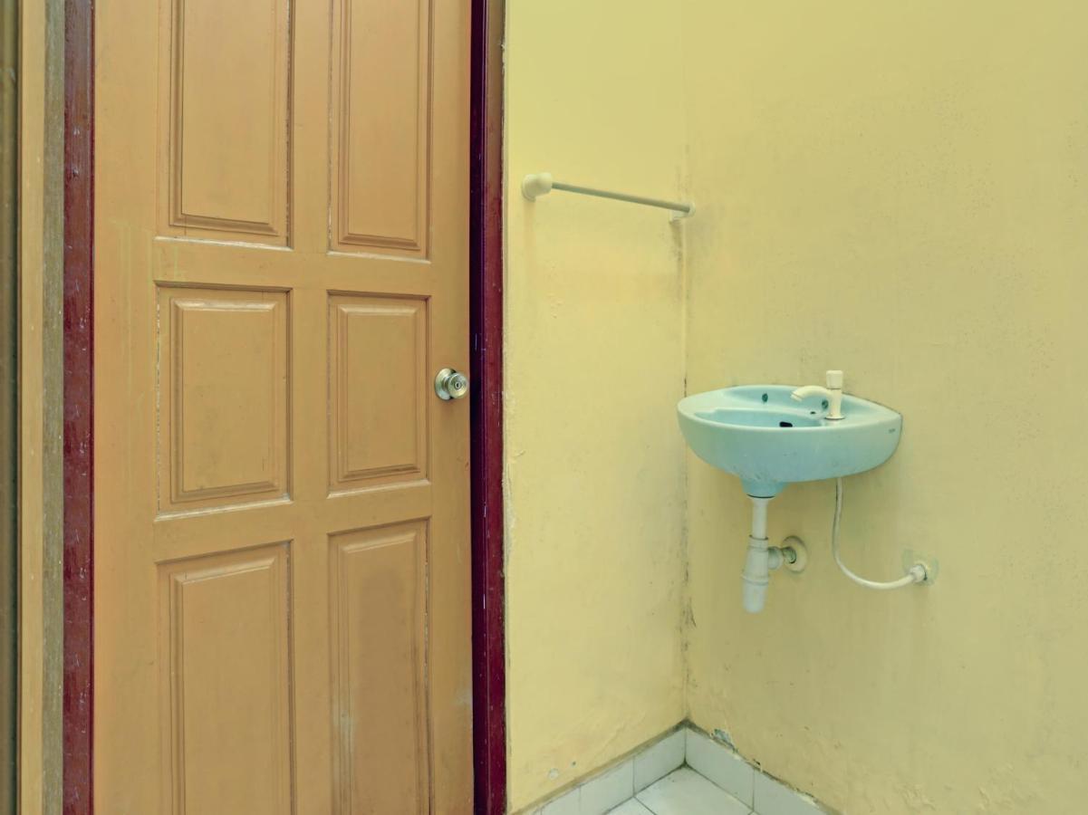 Oyo 3096 Hotel Dewi Warsiki غيليمانوك المظهر الخارجي الصورة